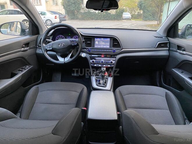 Hyundai Elantra-7