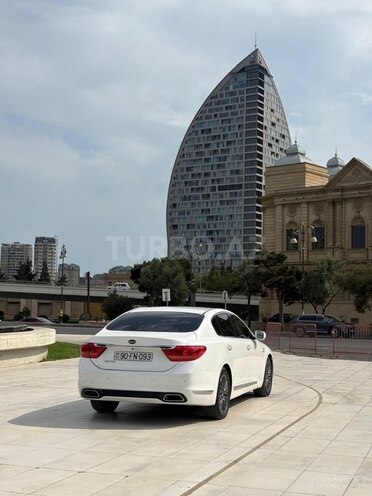 Kia Quoris-9