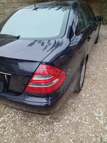 Mercedes E 240-4
