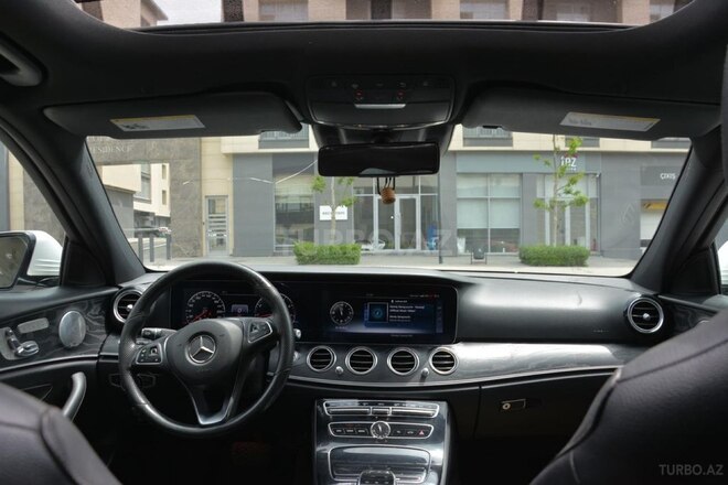 Mercedes E 300 4MATIC-16