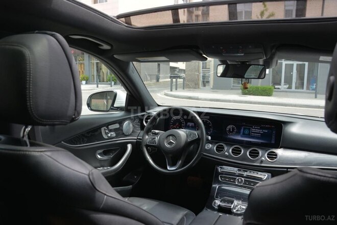 Mercedes E 300 4MATIC-15
