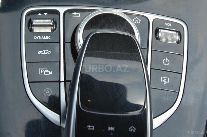 Mercedes E 300 4MATIC-12