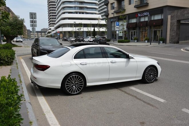 Mercedes E 300 4MATIC-9