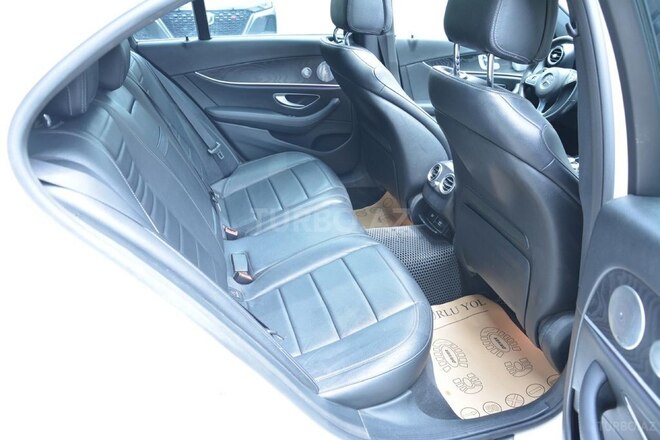 Mercedes E 300 4MATIC-17