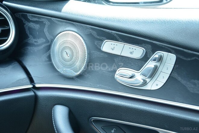Mercedes E 300 4MATIC-14