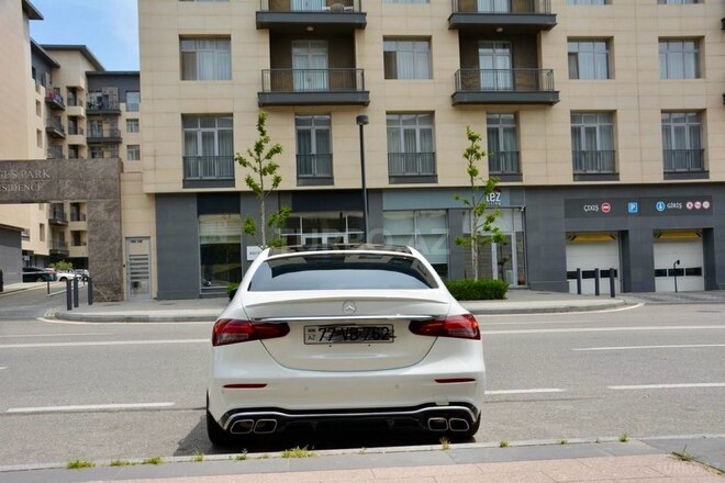 Mercedes E 300 4MATIC-5
