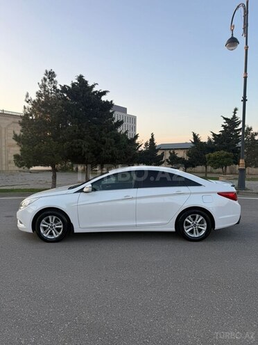 Hyundai Sonata-4