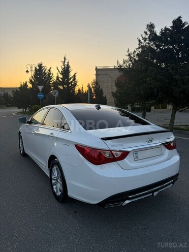 Hyundai Sonata-5