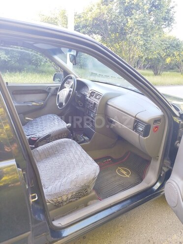 Opel Vectra-9