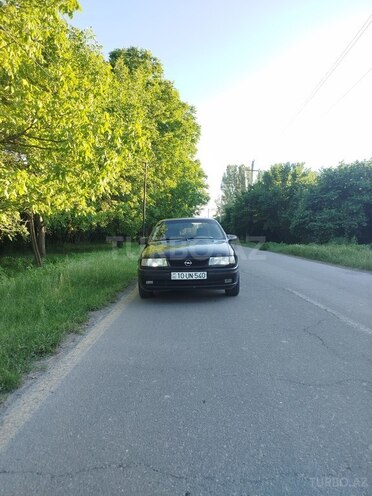 Opel Vectra-4