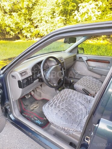 Opel Vectra-10