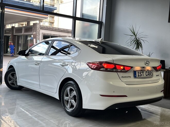 Hyundai Avante-9