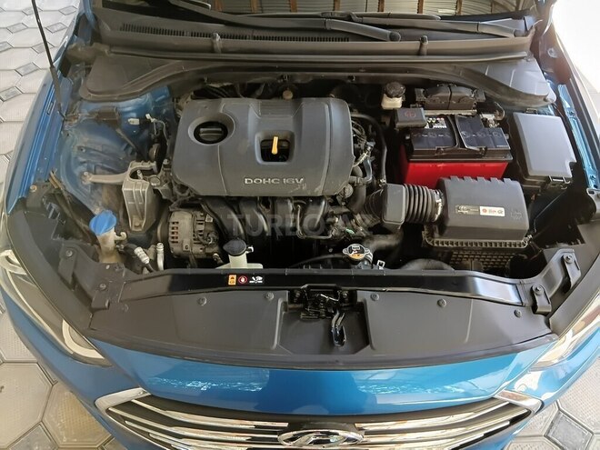 Hyundai Elantra-3
