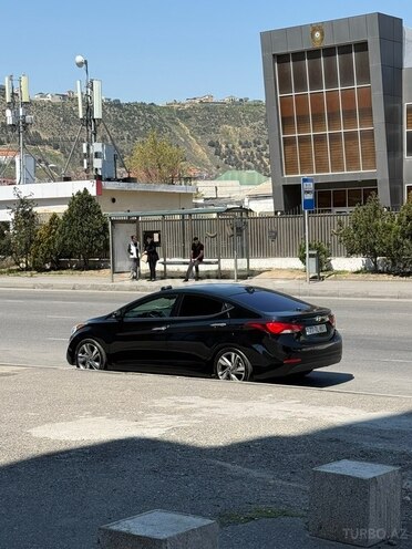 Hyundai Elantra-12