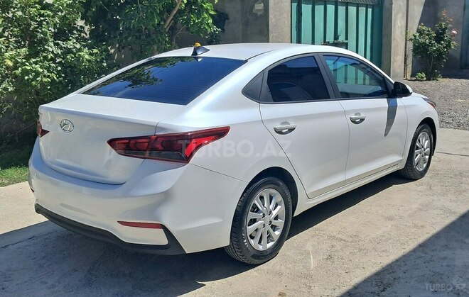 Hyundai Accent-6