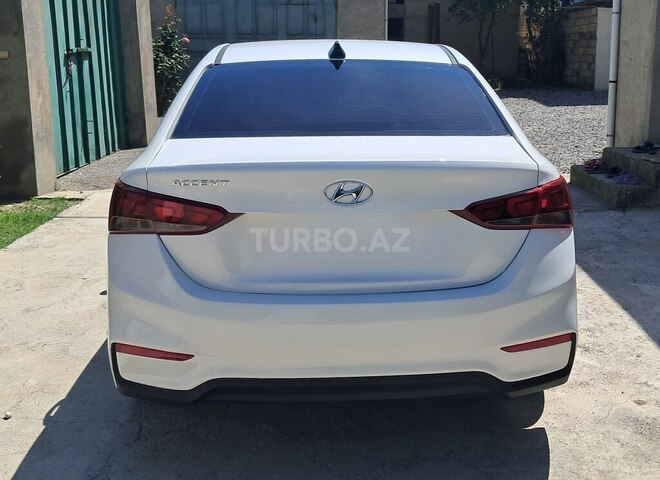 Hyundai Accent-5