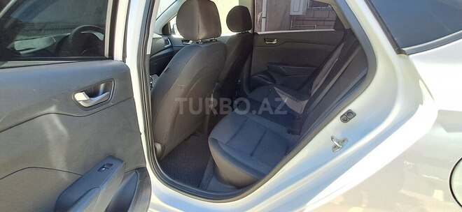 Hyundai Accent-8