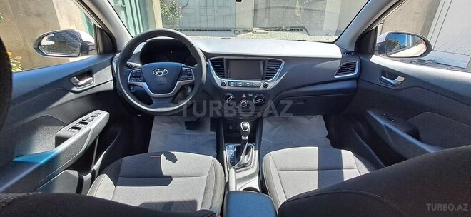 Hyundai Accent-9