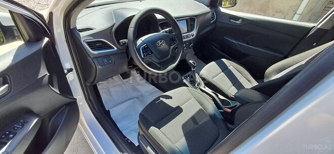 Hyundai Accent-10