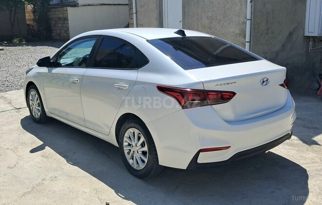 Hyundai Accent-7