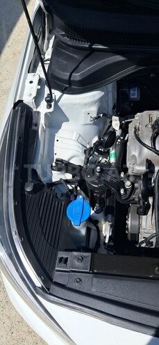 Hyundai Accent-12