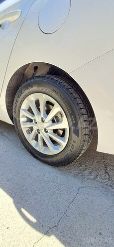 Hyundai Accent-15
