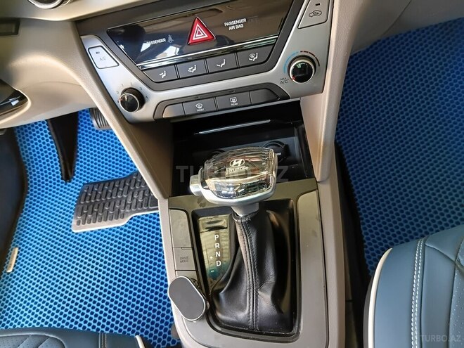Hyundai Elantra-6