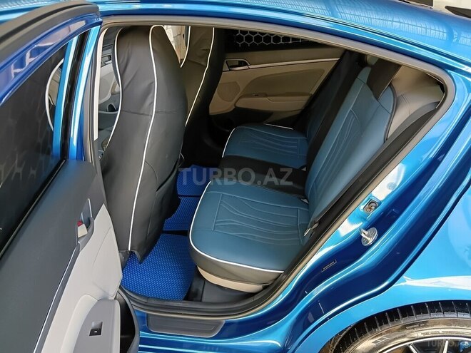 Hyundai Elantra-11