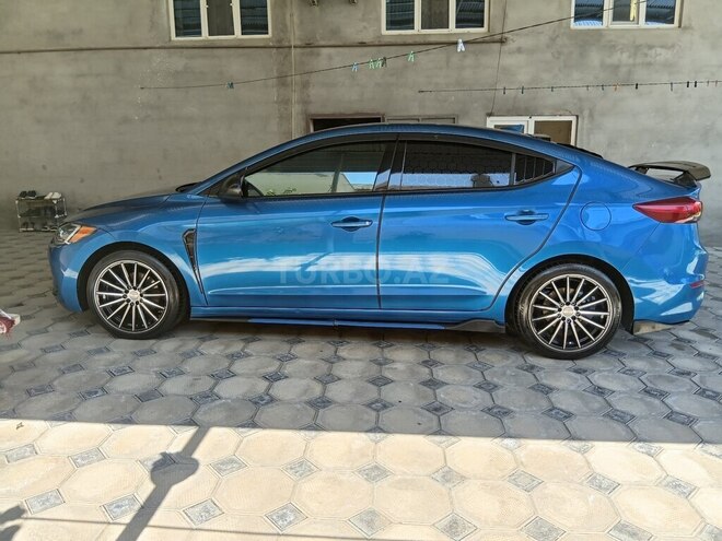Hyundai Elantra-17