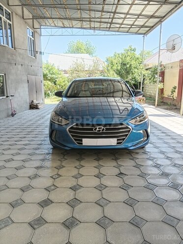 Hyundai Elantra-1