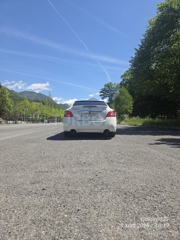 Nissan Maxima-5