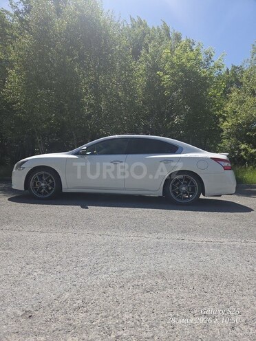Nissan Maxima-2