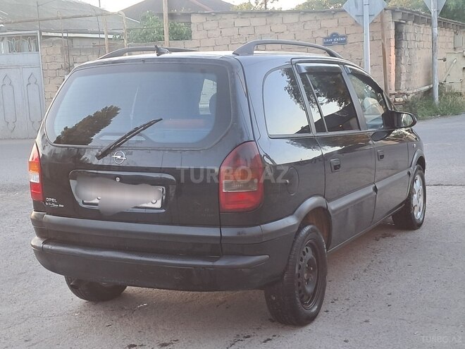 Opel Zafira-13
