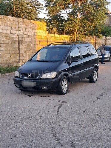 Opel Zafira-11