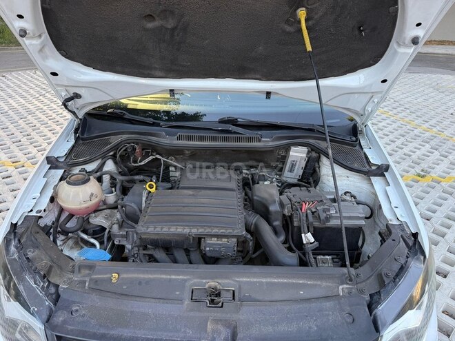 Volkswagen Polo-8