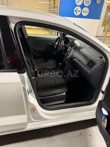 Volkswagen Polo-6