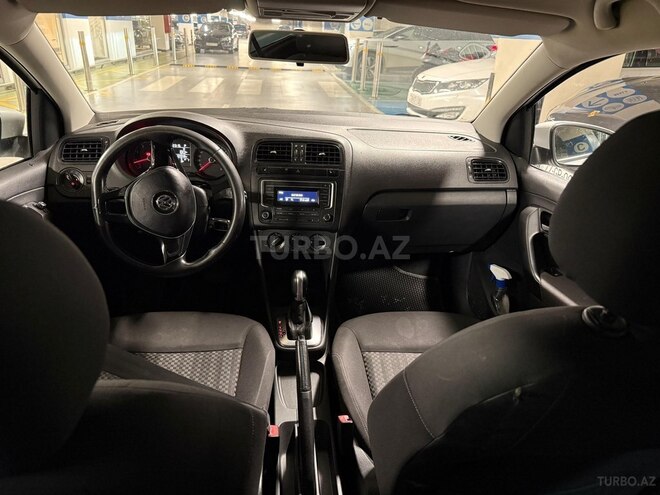 Volkswagen Polo-5