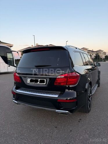 Mercedes GL 550 4MATIC-2