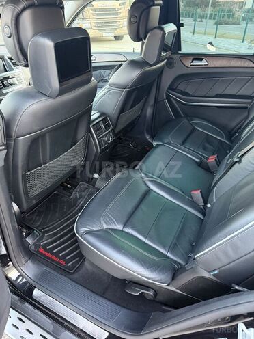 Mercedes GL 550 4MATIC-9