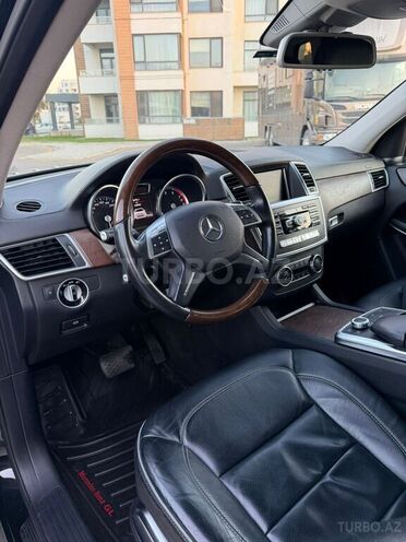 Mercedes GL 550 4MATIC-10