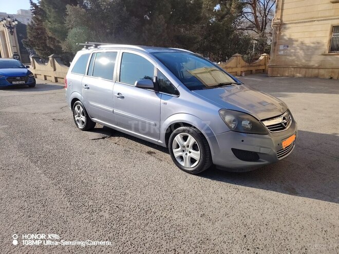 Opel Zafira-1