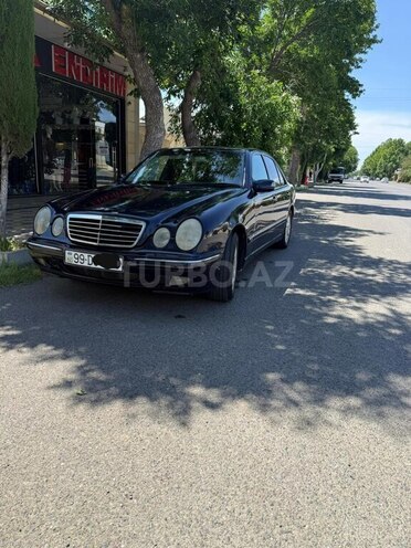 Mercedes E 270-4