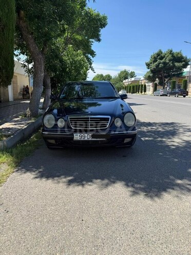 Mercedes E 270-5