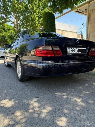 Mercedes E 270-8