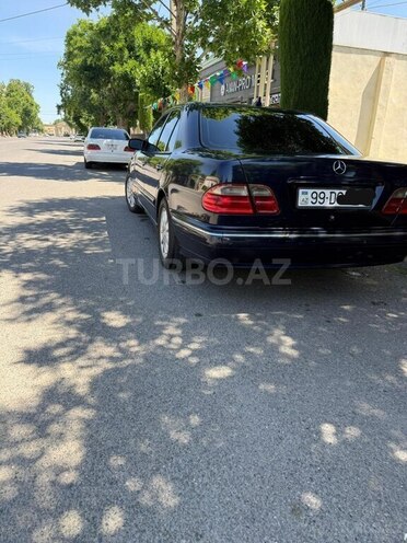 Mercedes E 270-7