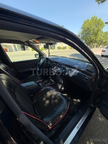 Mercedes E 270-11