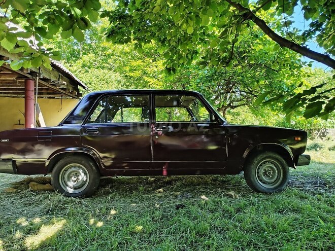 LADA (VAZ) 2107-2