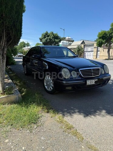 Mercedes E 270-2