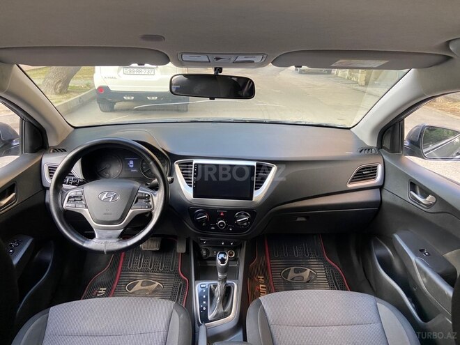 Hyundai Accent-10