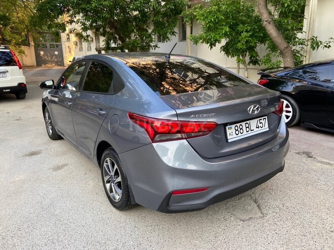 Hyundai Accent-8